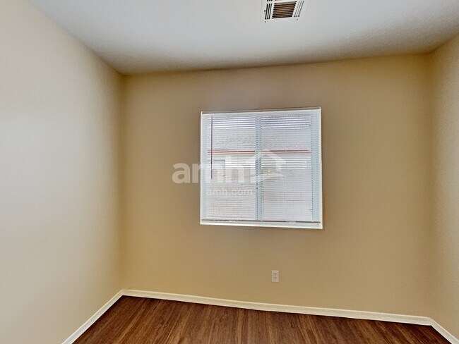 Building Photo - 5305 S 27th Dr