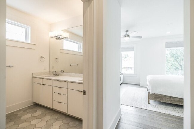 Building Photo - 3BR Germantown Townhome in the Heart of Nashville