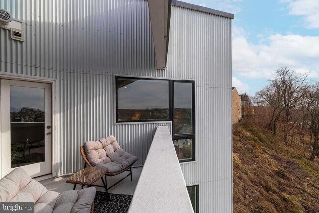 Building Photo - 237 Krams Ave