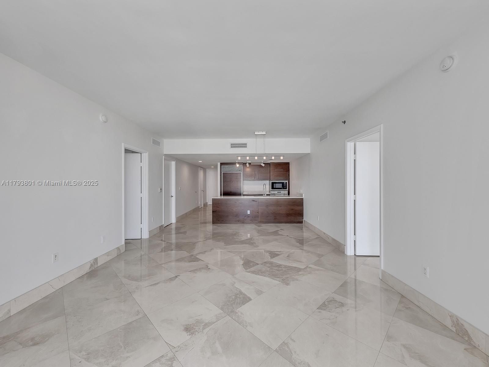 Building Photo - 475 Brickell Ave