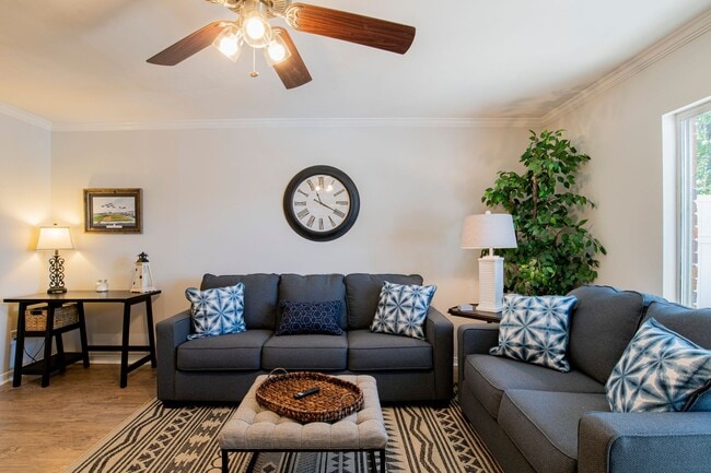 Building Photo - Conveniently Located Furnished Townhome in...