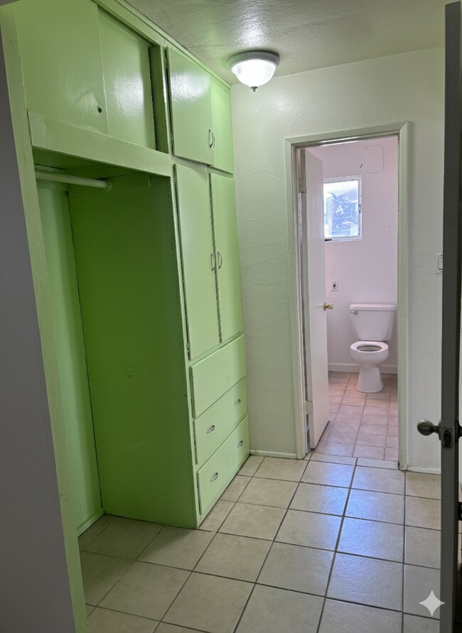 Building Photo - * Acoma (Lease Only)