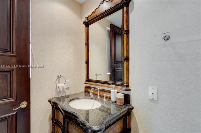 Building Photo - 16047 Collins Ave