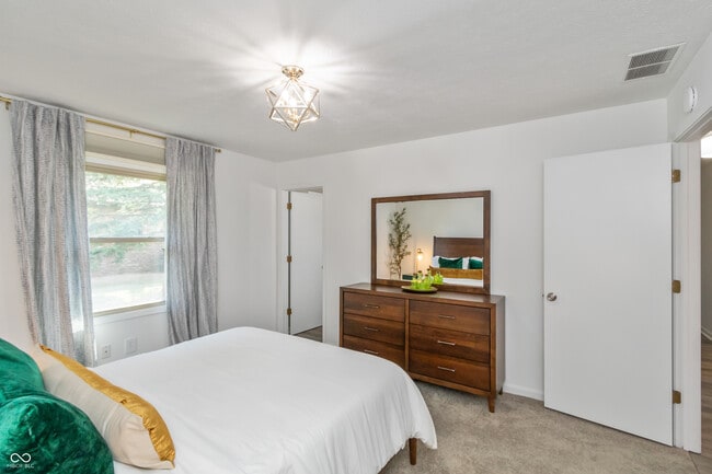 Building Photo - 110 1st St SE