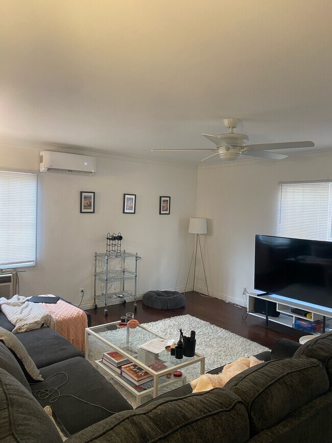 Living room - 135 S Orlando Ave