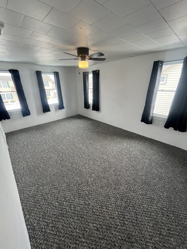 Building Photo - 303 W Main St