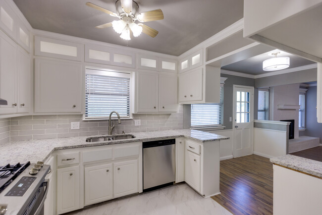 Building Photo - 809 Teal Pl