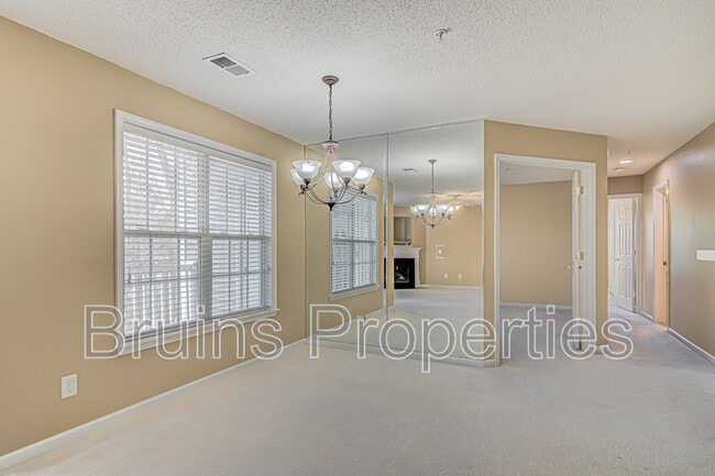 Building Photo - 6113 Hedgecock Cir