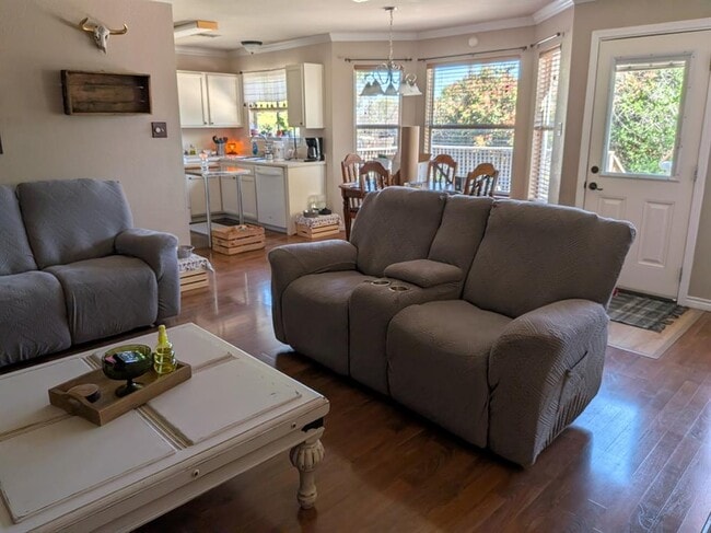 Building Photo - 1800 Twisted Oak Dr