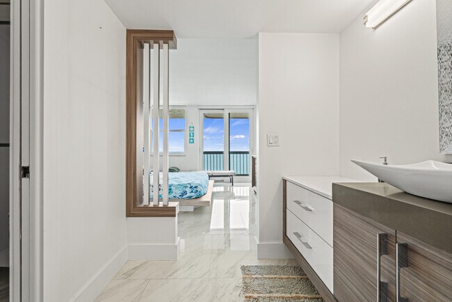 Building Photo - 3100 N Hwy A1A