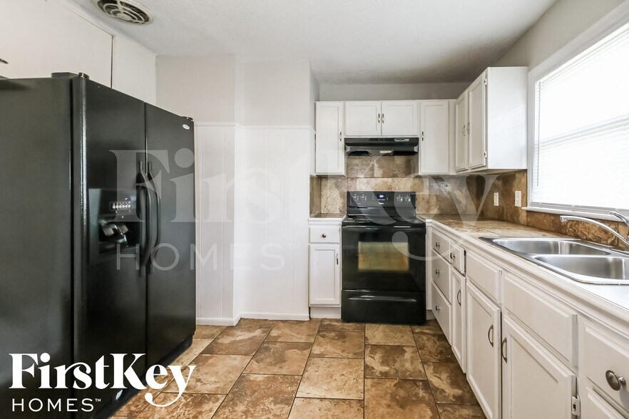 Building Photo - 10110 Hillcrest Rd