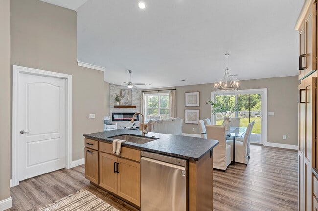 Building Photo - 5990 Tamarack Dr