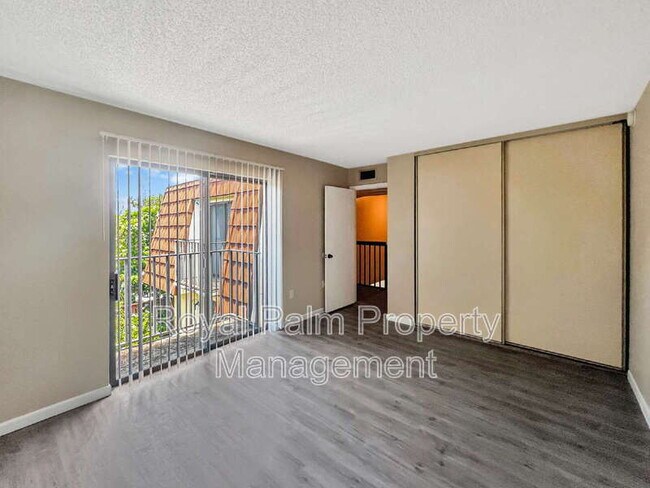 Building Photo - 5241 Cedarbend Dr