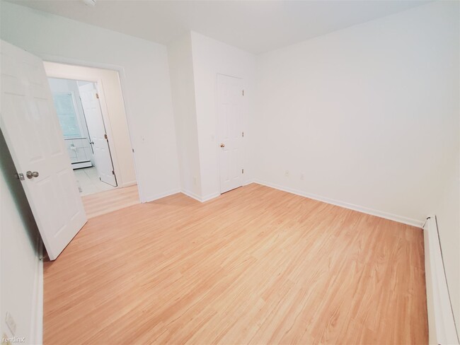 Building Photo - 3 br, 1.5 bath Condo - 41 Almira Dr Apt 1