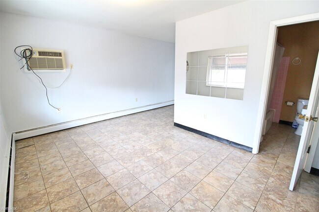 Building Photo - 356 E Duncan St