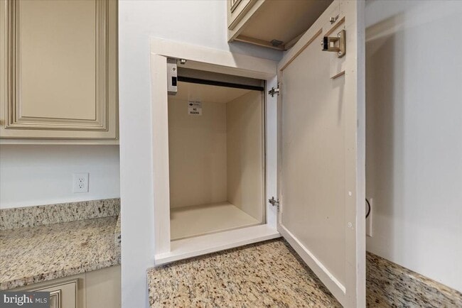 Building Photo - 215 Prince St