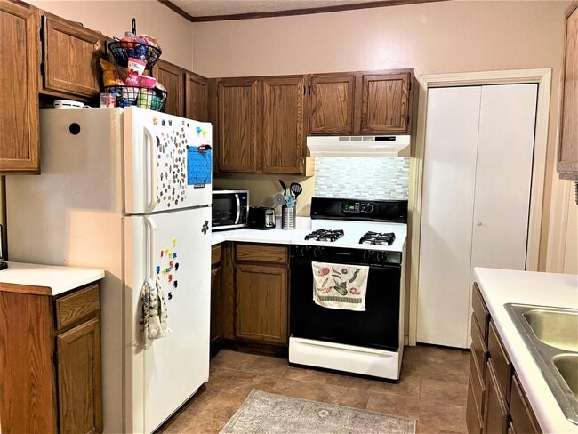 Building Photo - 325 Union St