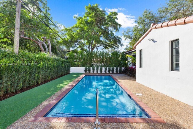 Building Photo - 3519 Toledo St