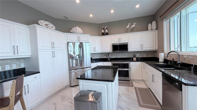Building Photo - 218 Sand Key Estates Dr