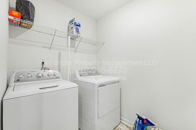 Building Photo - 760 Kitfox Dr NW