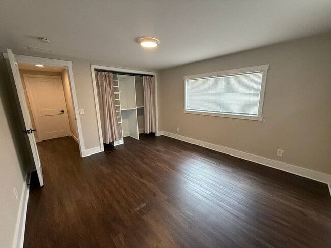 Building Photo - 3 Bedroom 2 bathroom House!