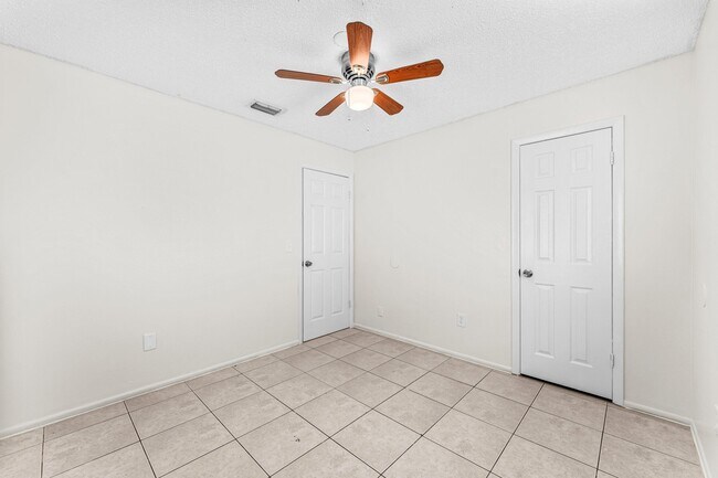 Building Photo - 4783 Gulfstream Rd