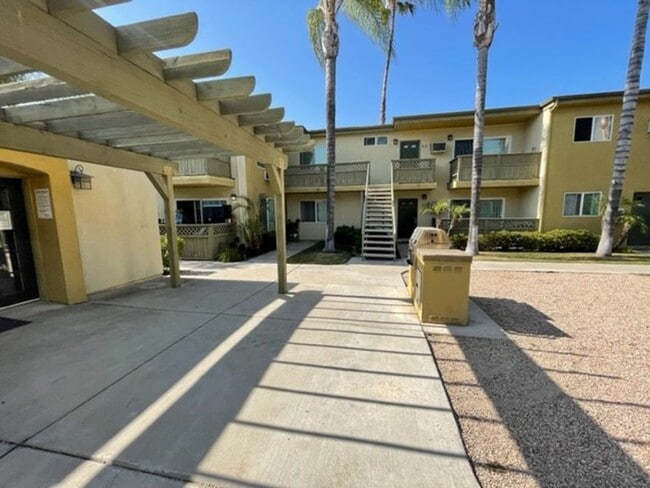 Building Photo - REDUCED! Clean-Compelety Remodeled Private...