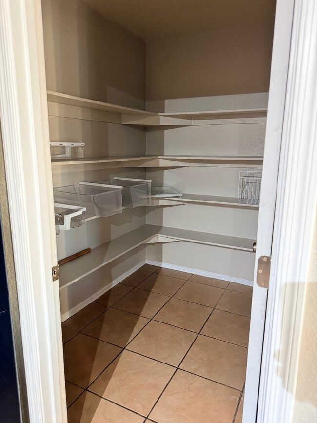 Building Photo - 6233 E 40th Ln