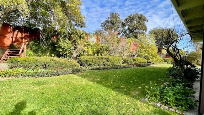Building Photo - Single-Level in the Anholm Tract Downtown SLO with A/C and Great Backyard
