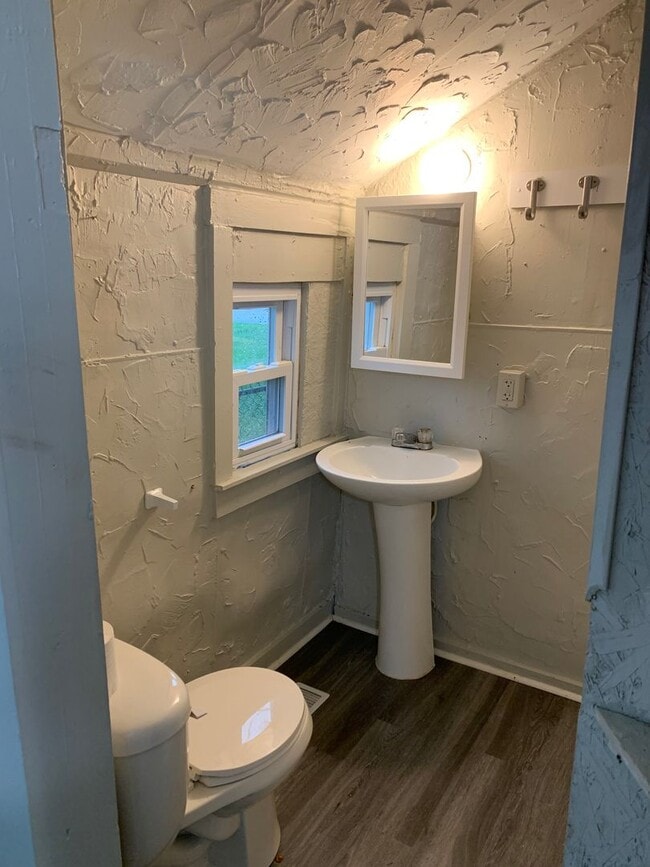 Building Photo - 1608 Fountain Ave