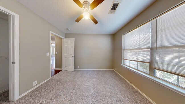 Building Photo - 6007 Baldwin Elm St