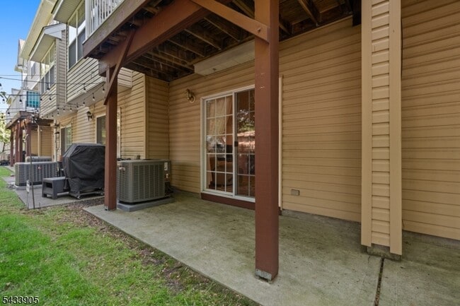 Building Photo - 162 Blue Heron Dr