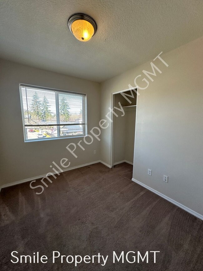 Building Photo - Condo