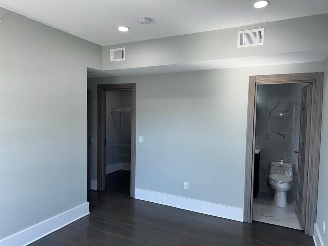 Building Photo - 76 Corbin Ave