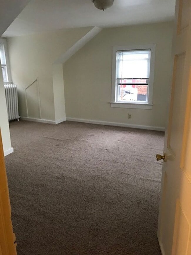 Building Photo - 142 Walnut St