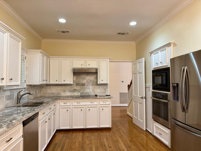 Building Photo - 201 Vanderpool Ln