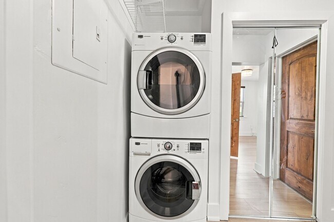 Building Photo - 24 E 300 N