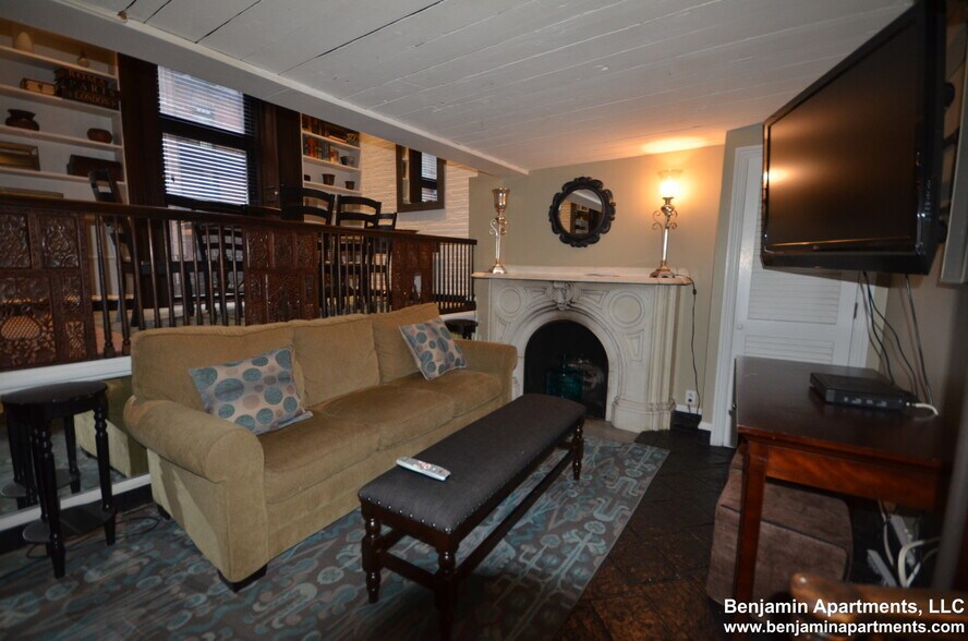 Building Photo - 113 Beacon St