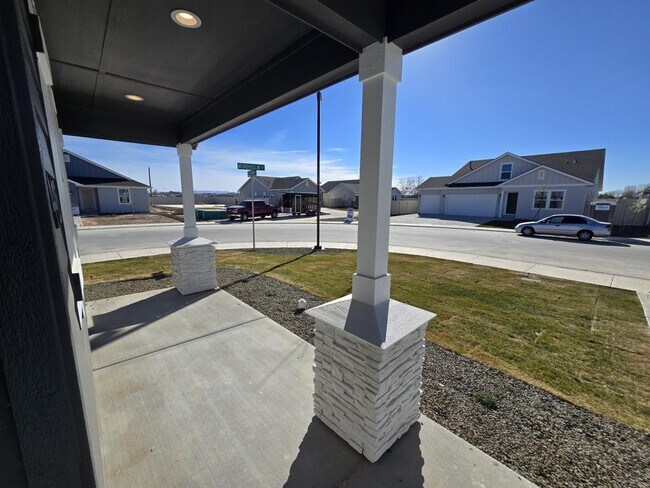 Building Photo - 4415 Belethor Ave
