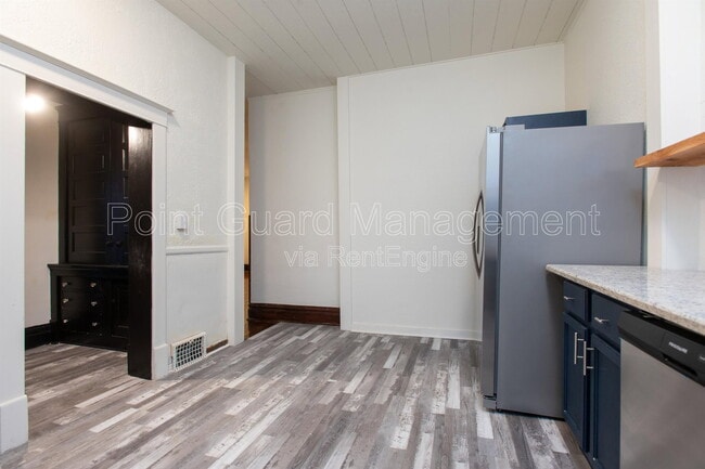 Building Photo - 3224 E Oakland Ave