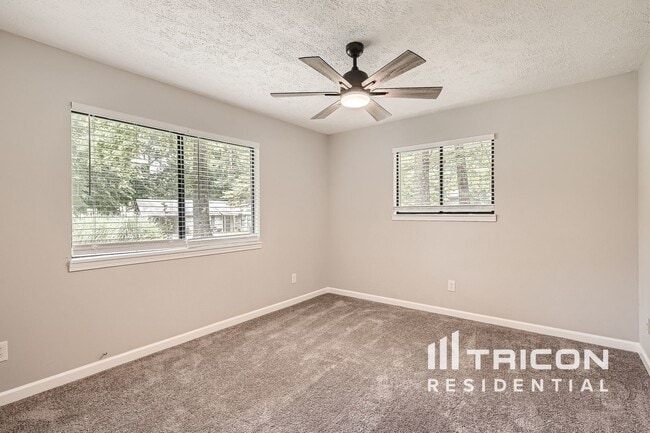 Building Photo - 2 Ironwood Ct