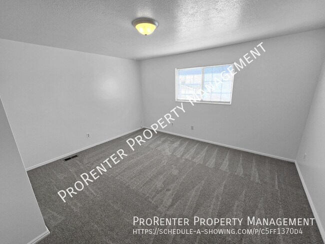 Building Photo - 484 N 75 W