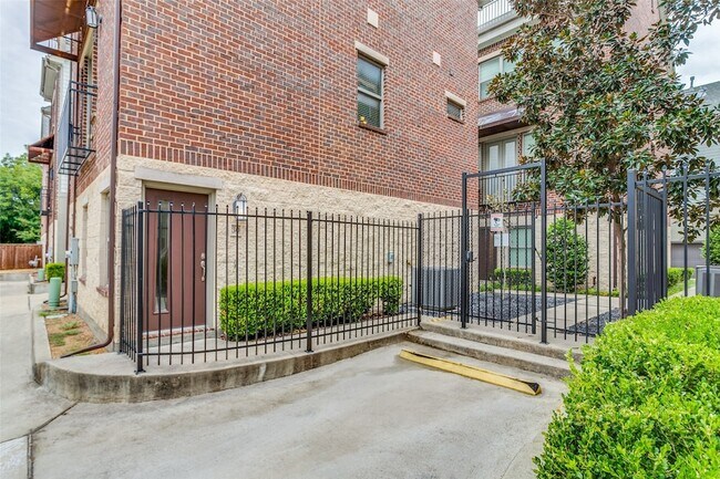 Building Photo - 4323 Dickason Ave