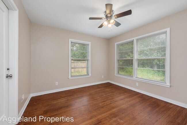 Building Photo - 2 br, 1 bath House - 3801 Ridgewood