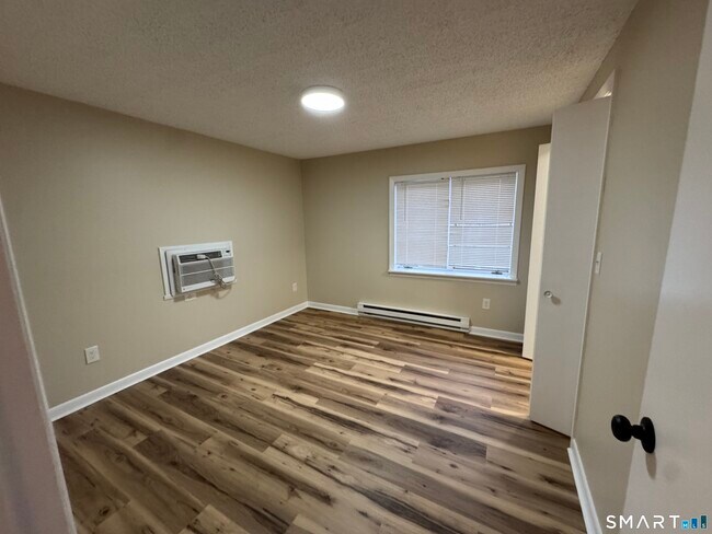 Building Photo - 143 Main St