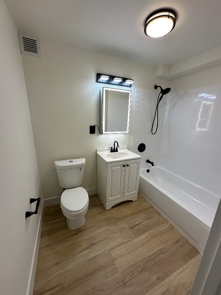 Building Photo - 2-21 Beach 80th St