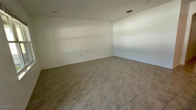 Building Photo - 3034 Royal Gardens Ave