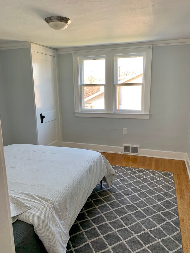 Building Photo - 1222 Beaconsfield Ave