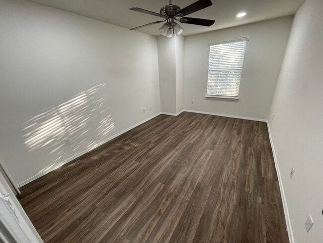 Building Photo - 3 Bed/2.5 Bath, 2 Story Townhome in Legacy Park