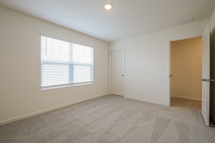 Building Photo - 208 Long Dr